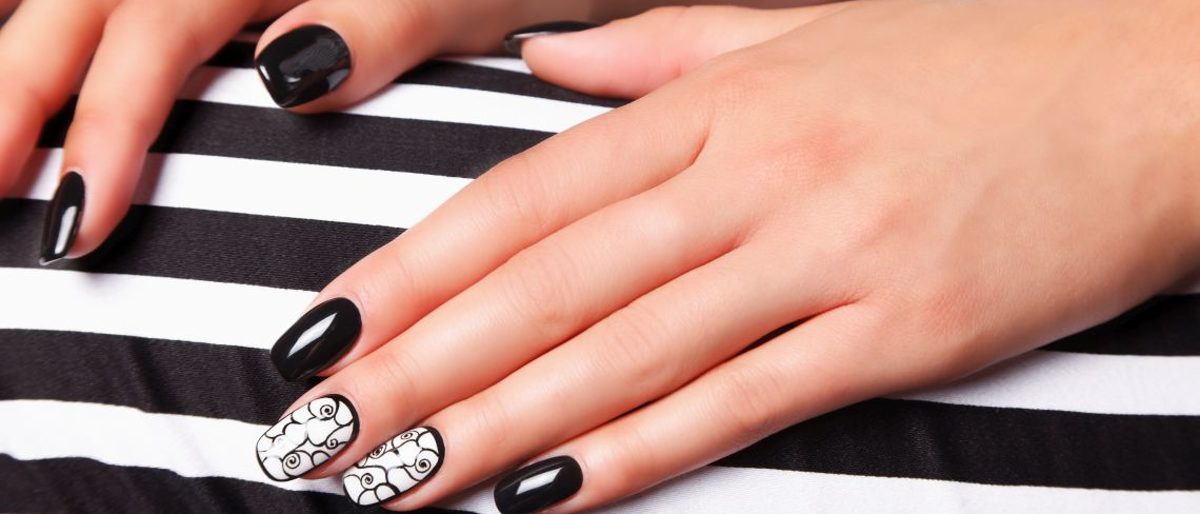 Pinselmalerei Black White Nageldesign Berufsbildungszentrum Der Handwerkskammer Magdeburg